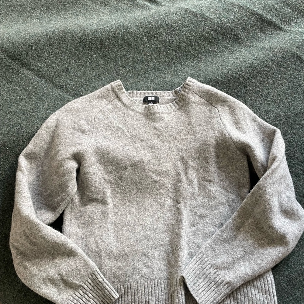 Uniqlo Gray Knit Sweater